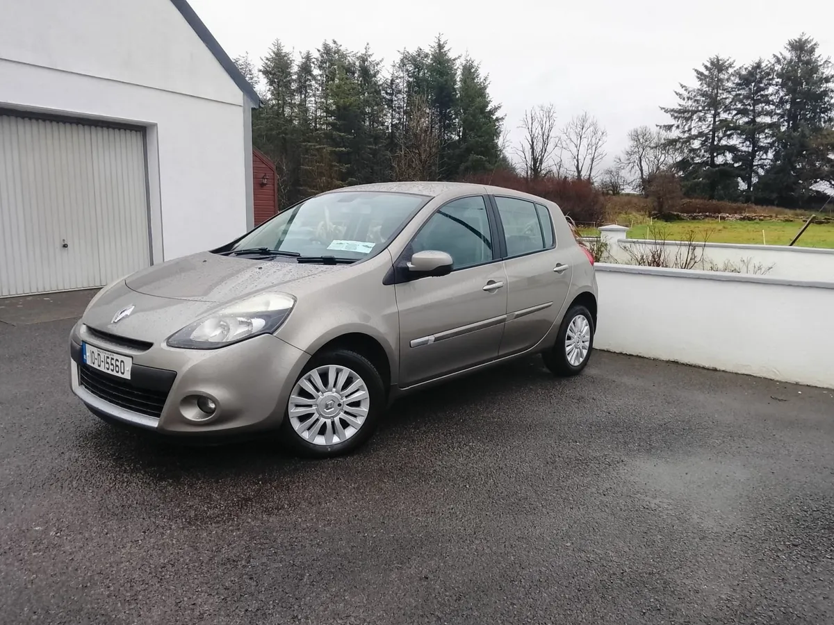Renault Clio, 81,311 Km, immaculate. - Image 1