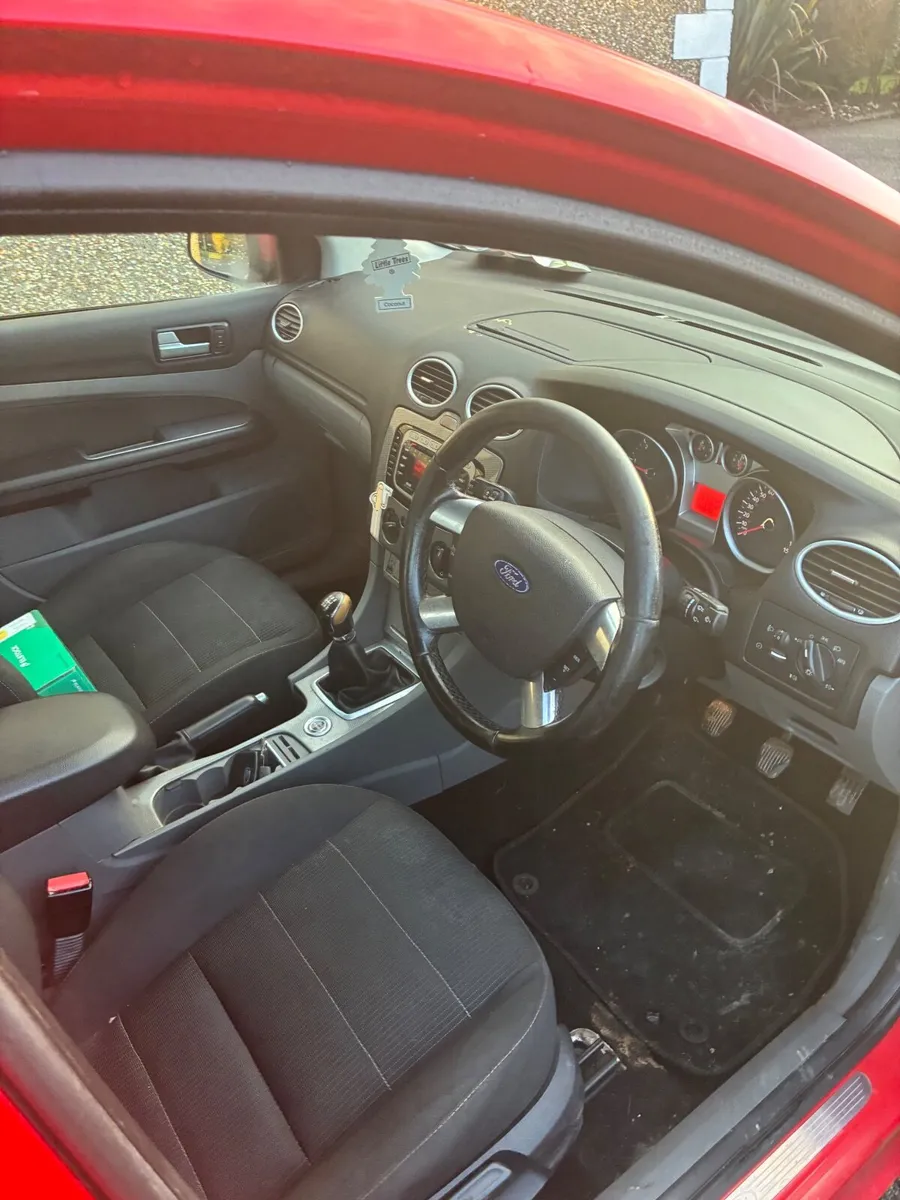Ford Focus 2010 - Image 1