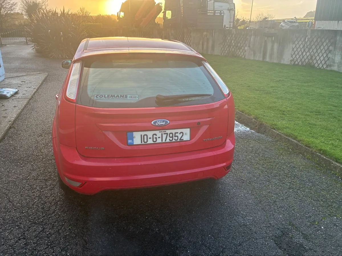 Ford Focus 2010 - Image 2