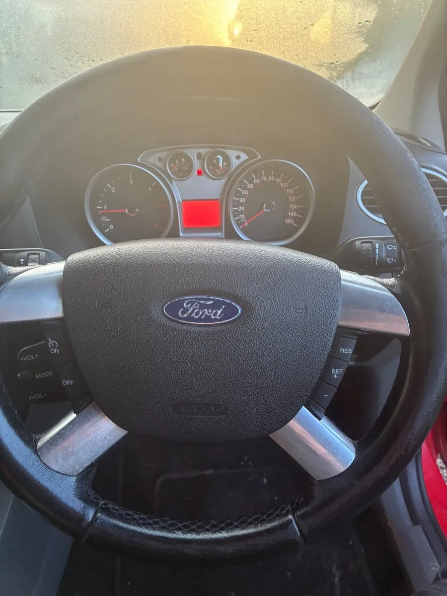 Ford Focus 2010 - Image 3