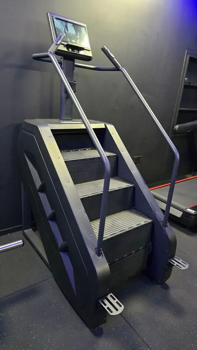 Commercial Stair Master 14" LED Screen - Image 1