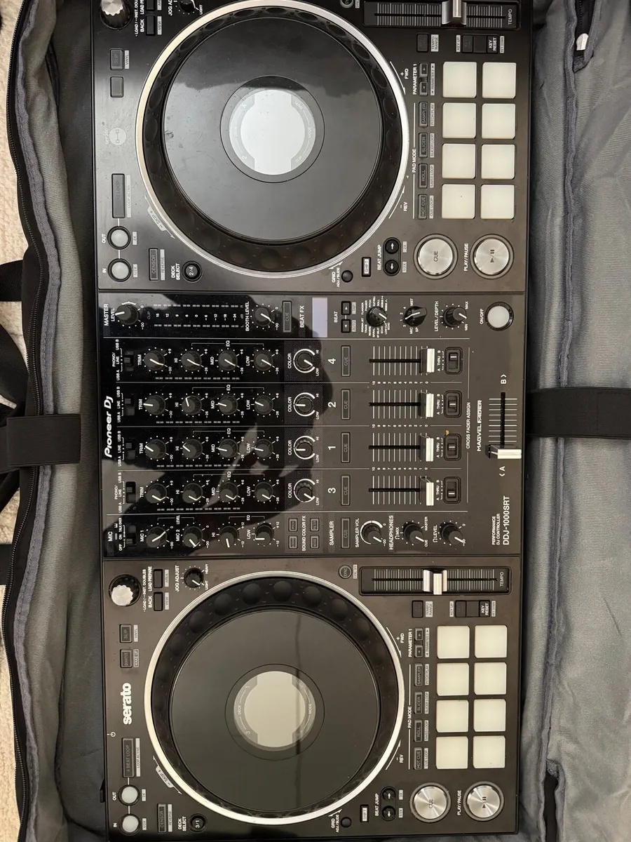 DDJ pioneer 1000 + pair of Yamaha powered studio - Image 1