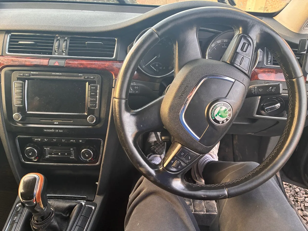 2011 Skoda superb - Image 2