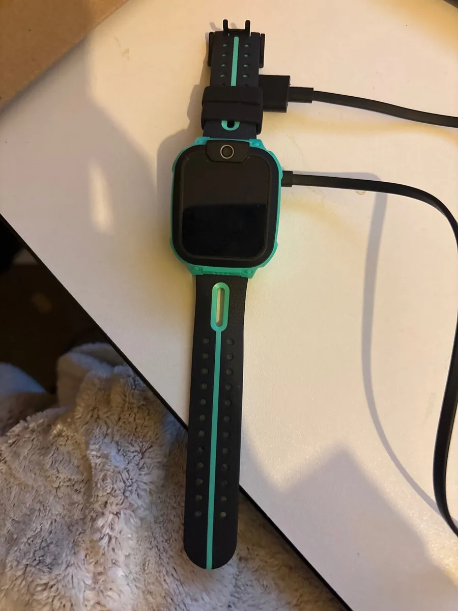 Imoo z1 smart watch with phone for kids - Image 2