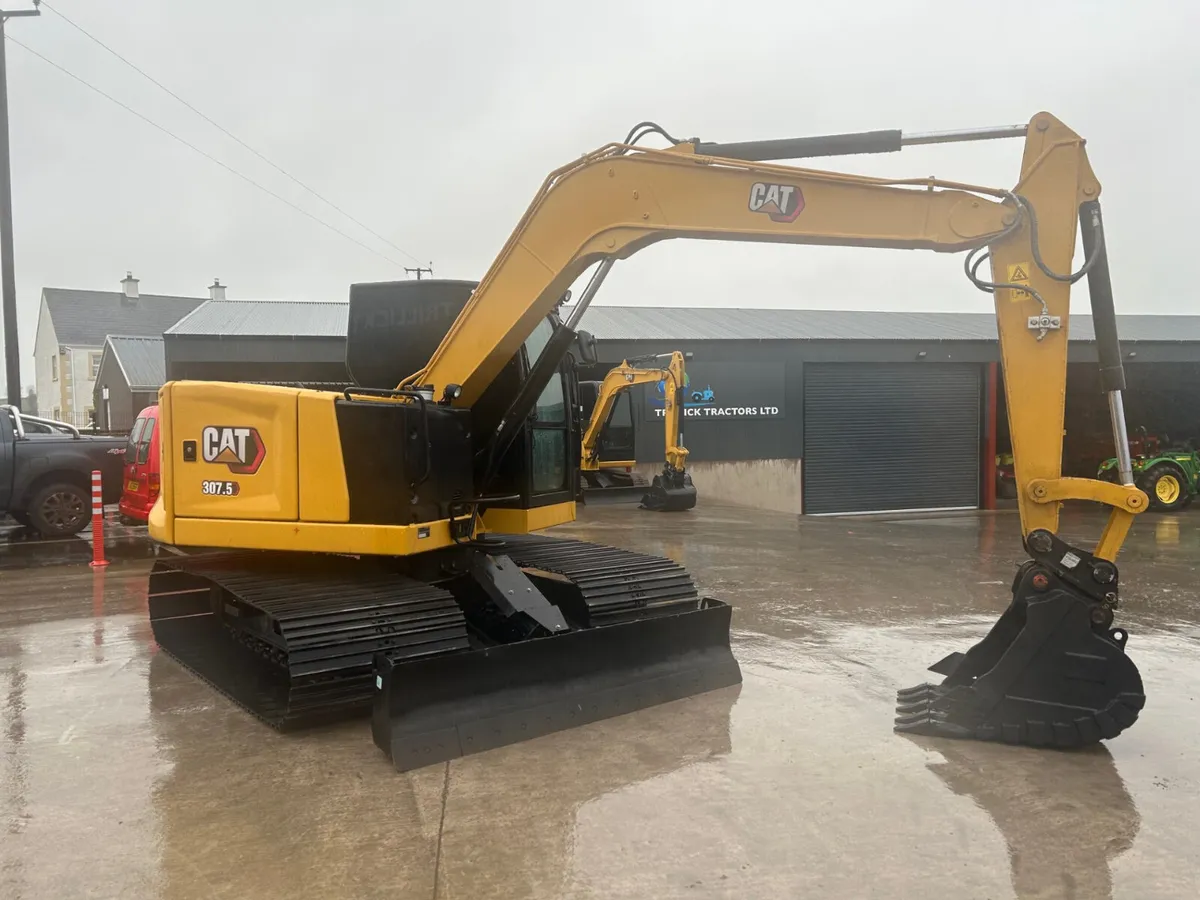 Caterpillar 307.5 C/W New 950mm Pads - Image 1