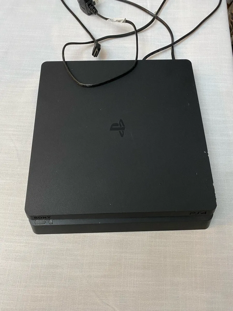 Play station 4 - Image 1