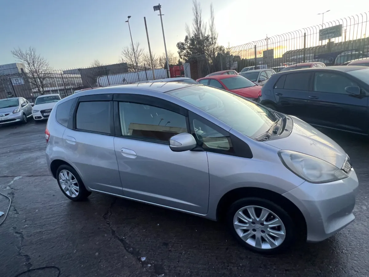 Honda Fit 2010 Aitomatic/ New Nct/ warranty. - Image 4