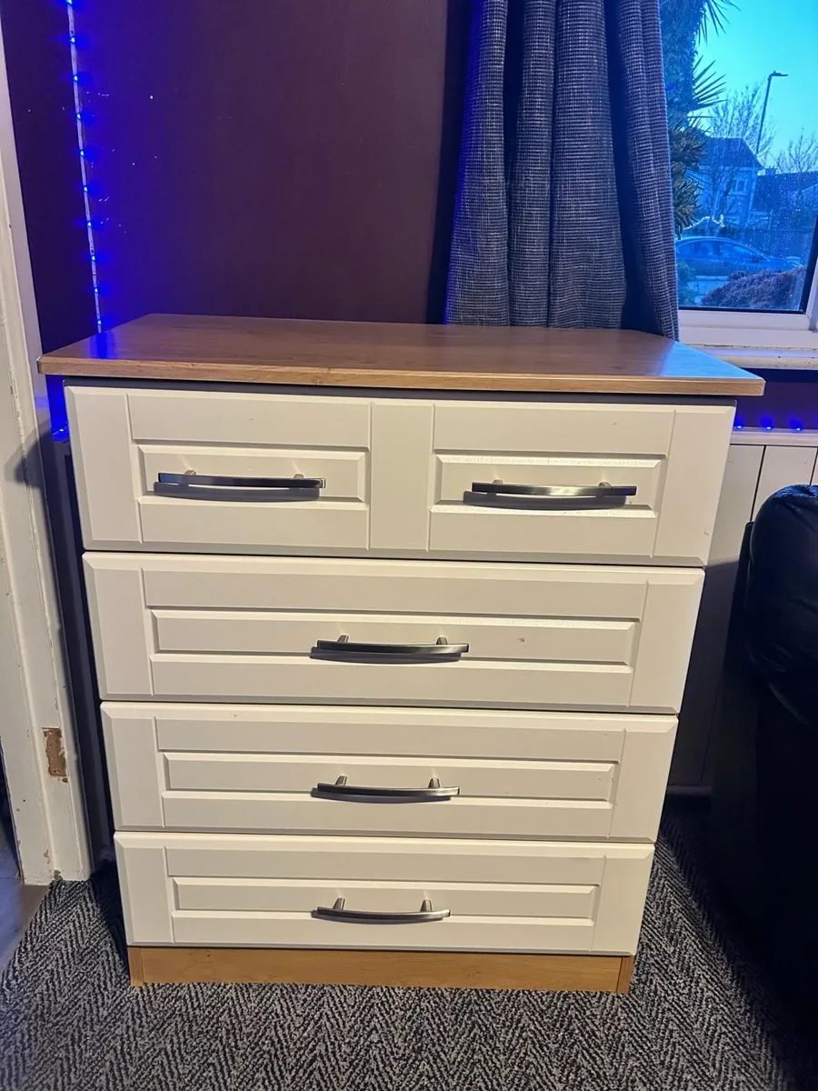 Chest of drawers - Image 1