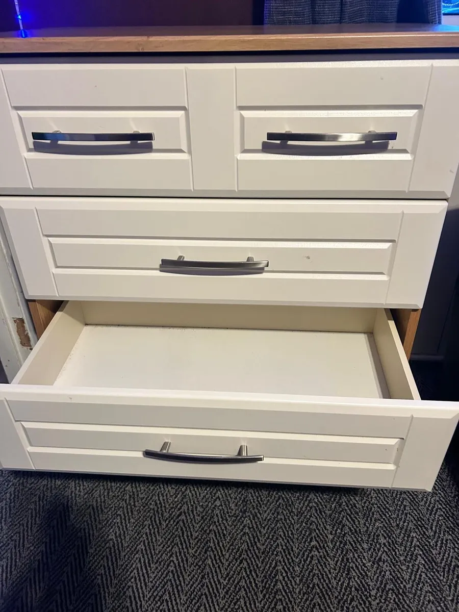 Chest of drawers - Image 2