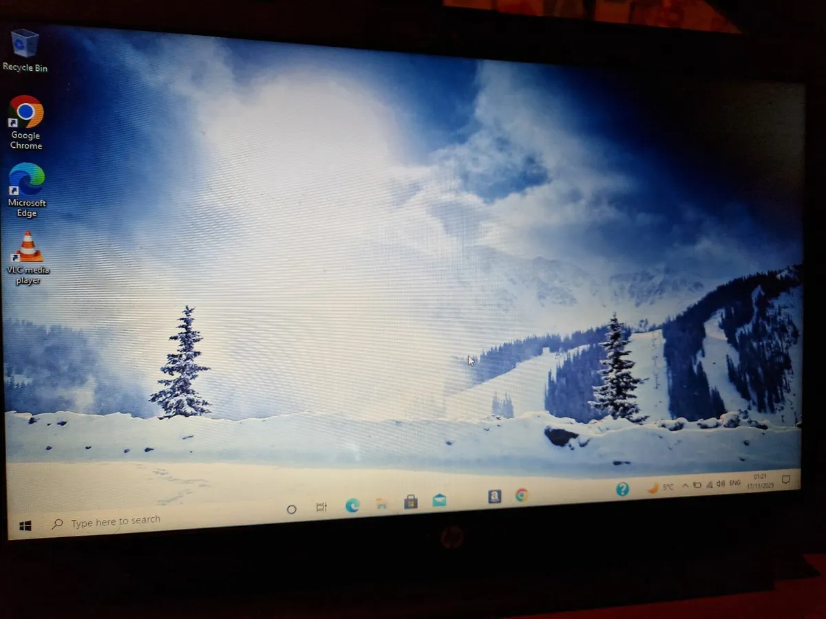 HP Laptop, AMD A6-7310 APU 2.0GHZ, 4GB, 1 TB, RED - Image 3