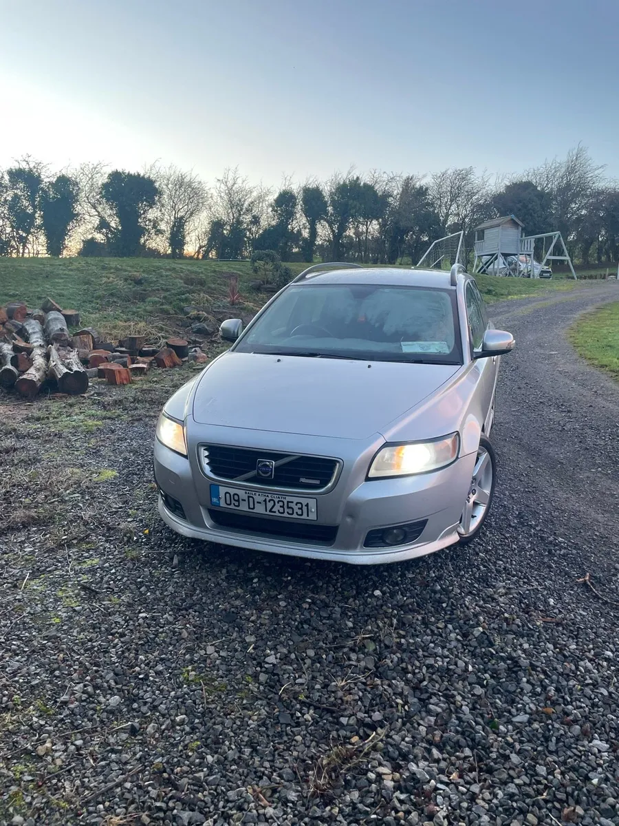 Volvo v50 R Design - Image 2