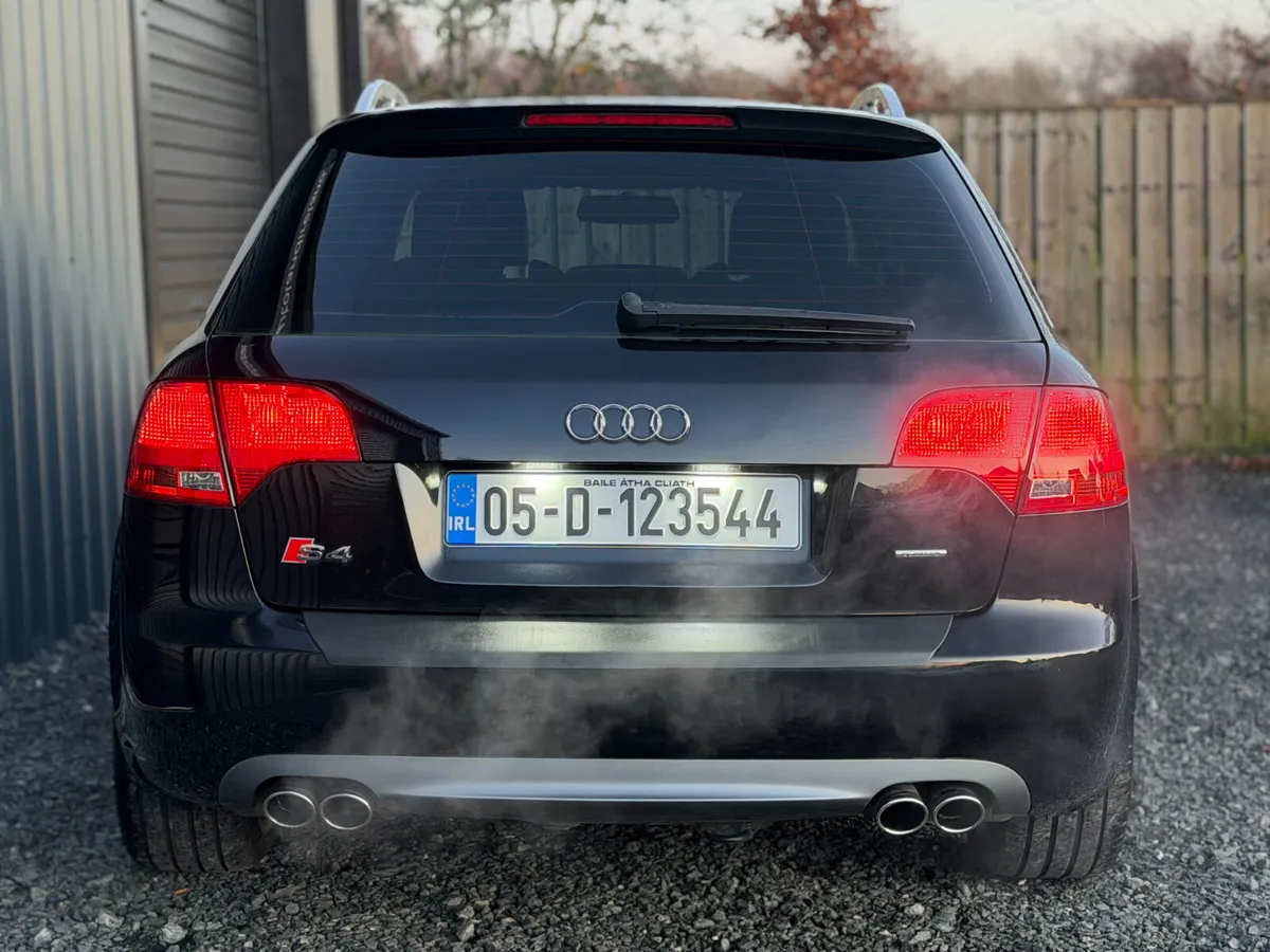 Audi S4 Quattro 4.2 - Image 4