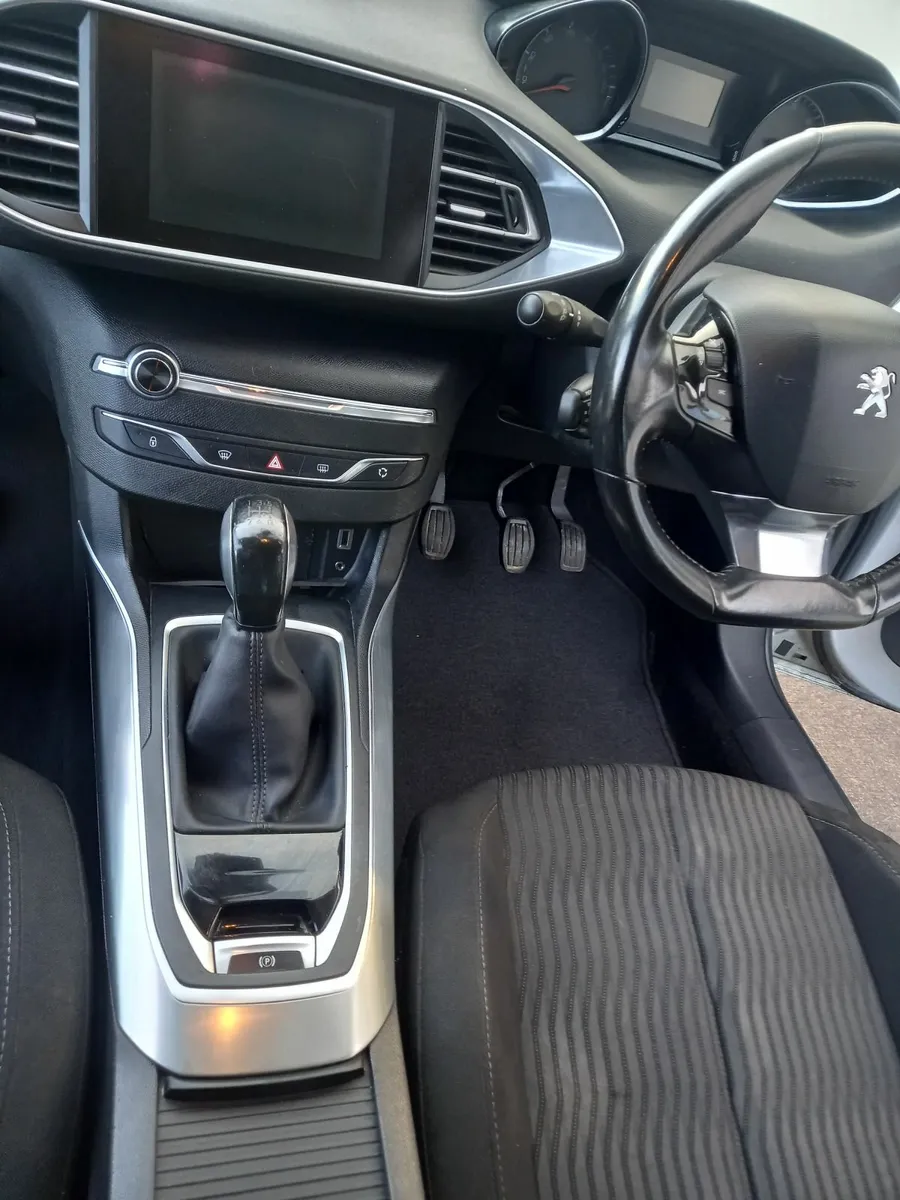 Peugeot 308 2016 - Image 2