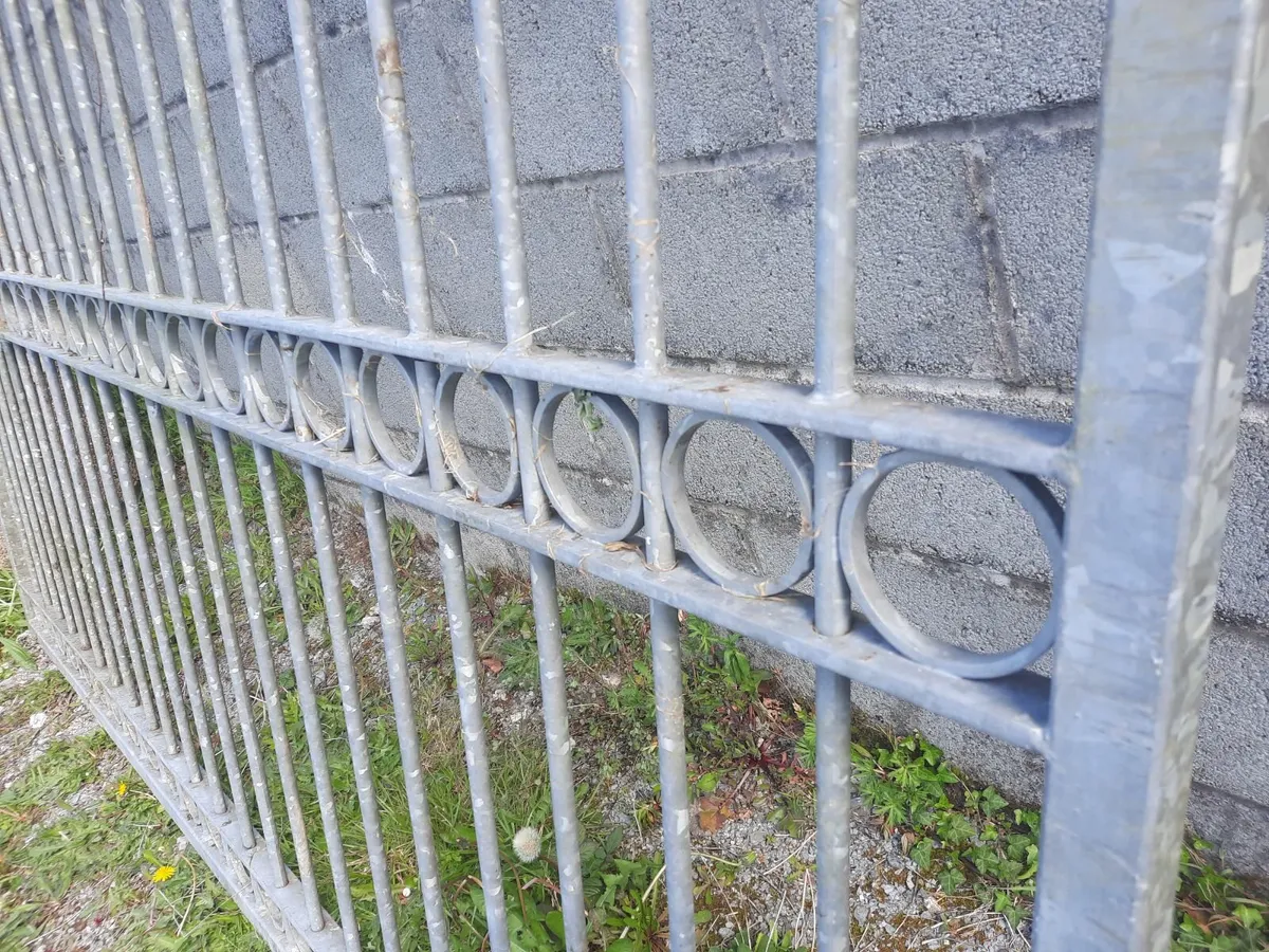 Large Gates galvanised - Image 4