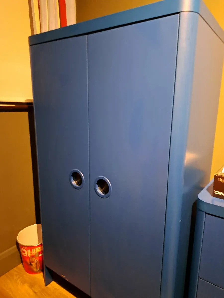 Kids wardrobe - Image 1