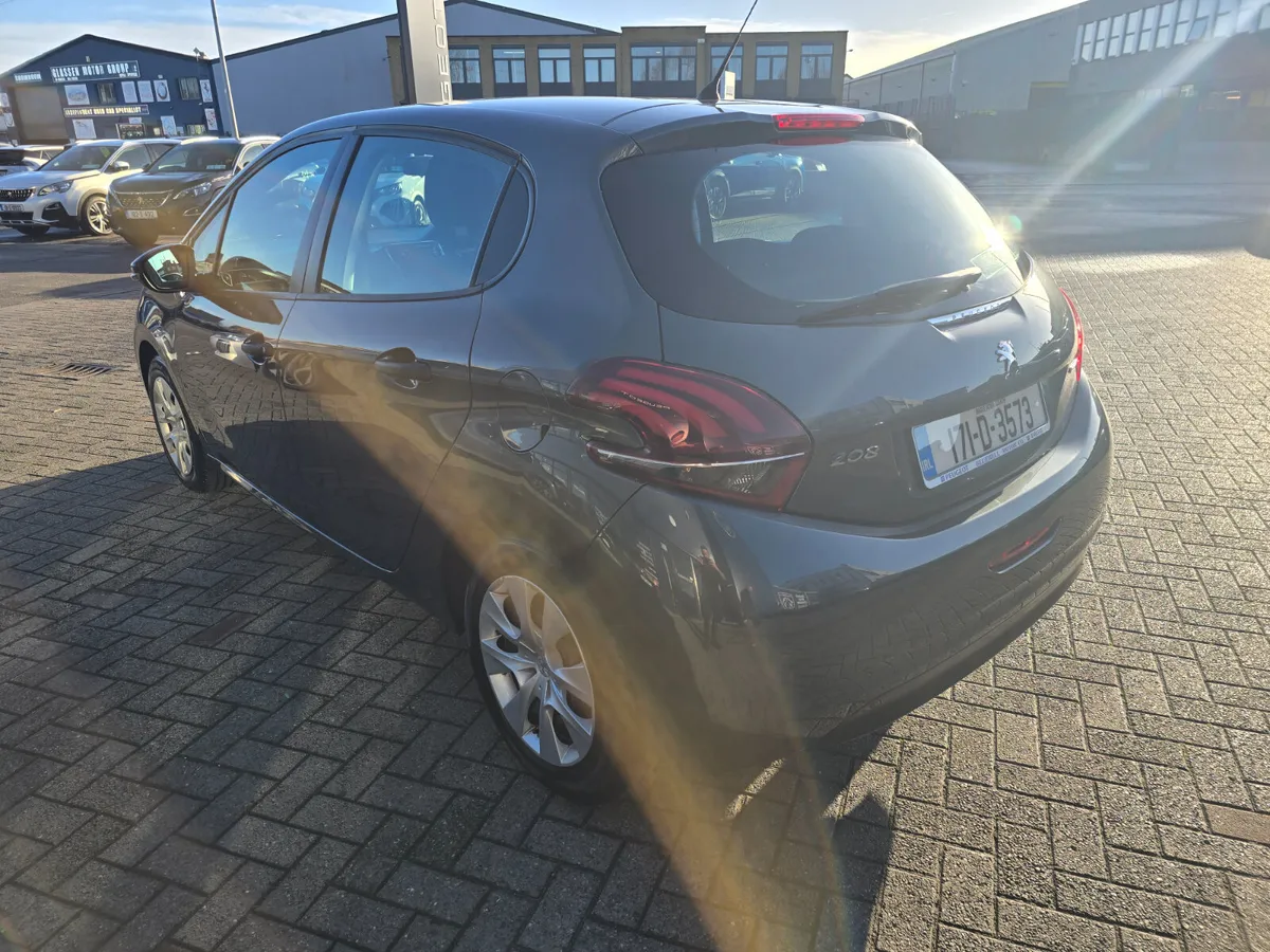 Peugeot 208 2017 - Image 2