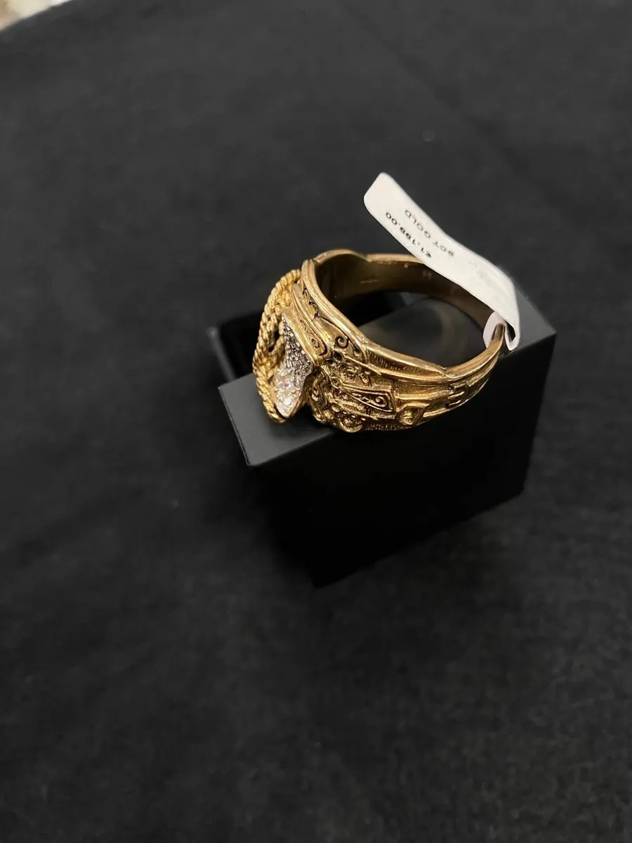 9ct Gold Saddle Ring 9k CZ - Image 1