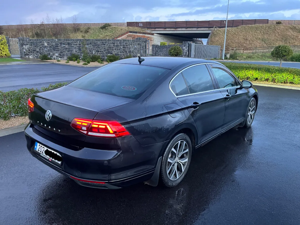 Volkswagen Passat - Image 3