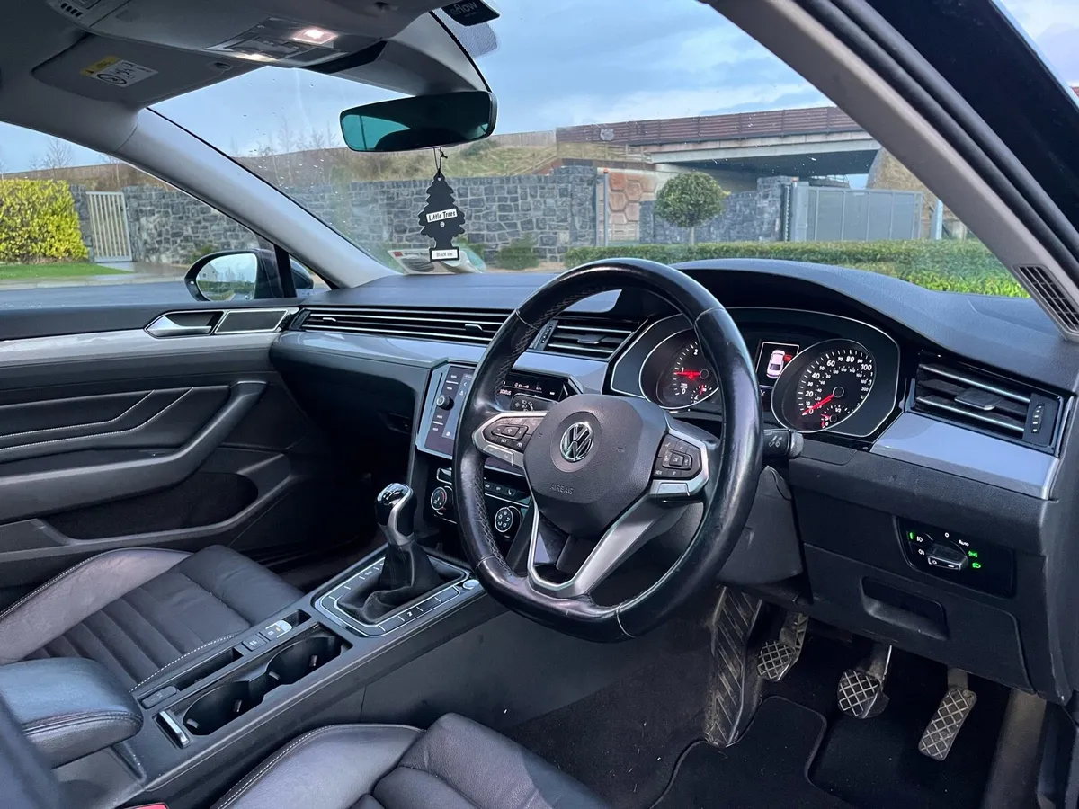 Volkswagen Passat - Image 4