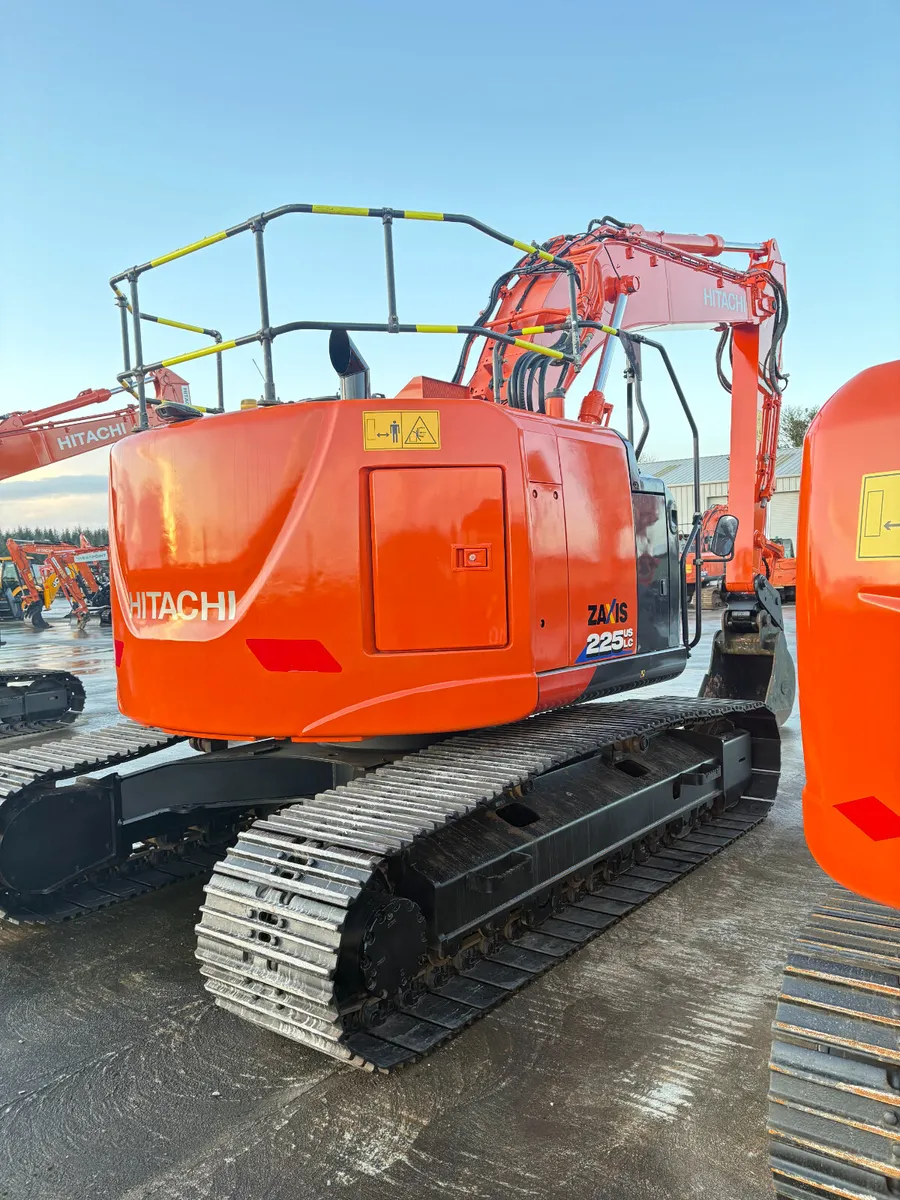 HITACHI ZX225-6 - Image 3