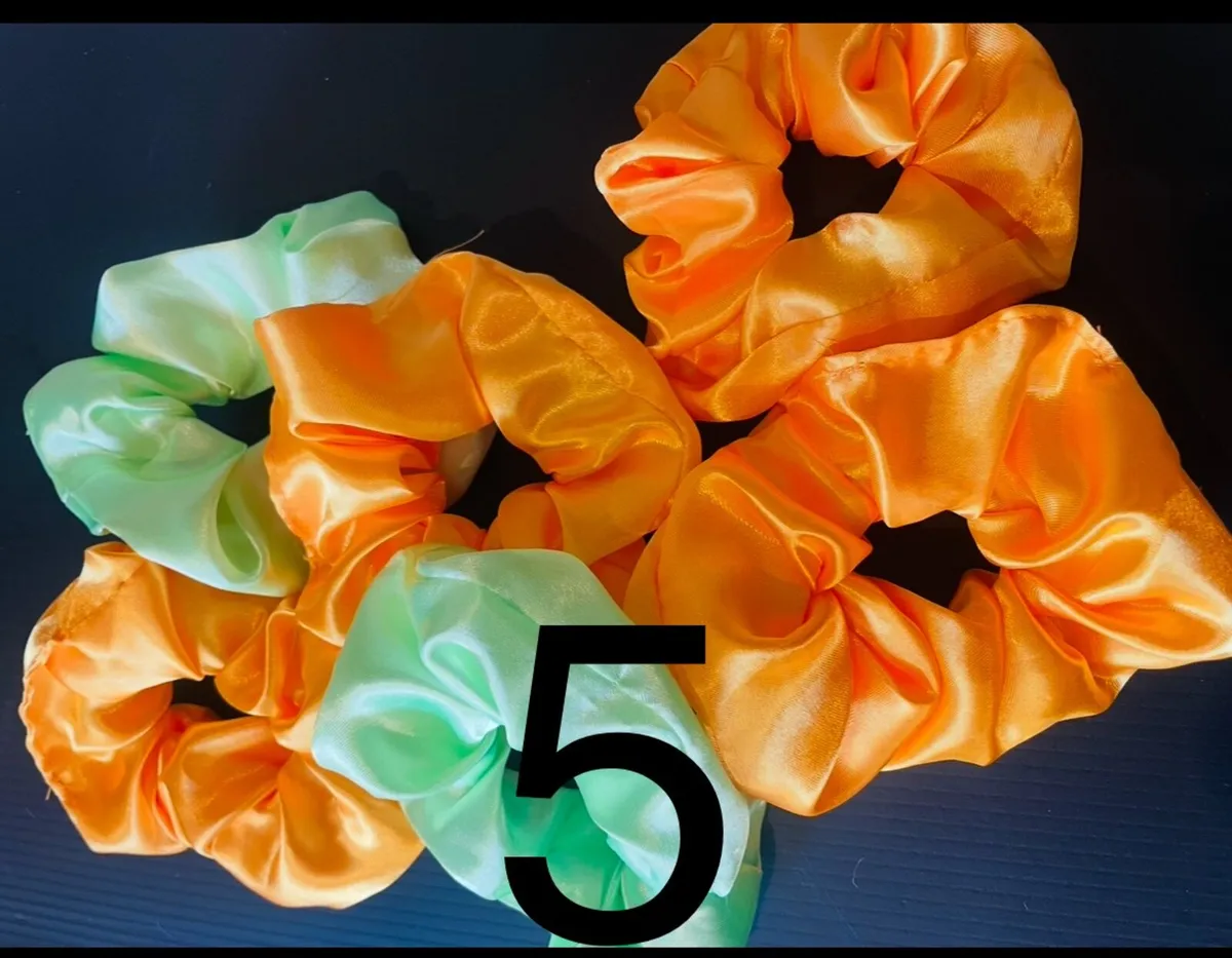 Fun Flashing Scrunchies & Christmas Jewellery - Image 4