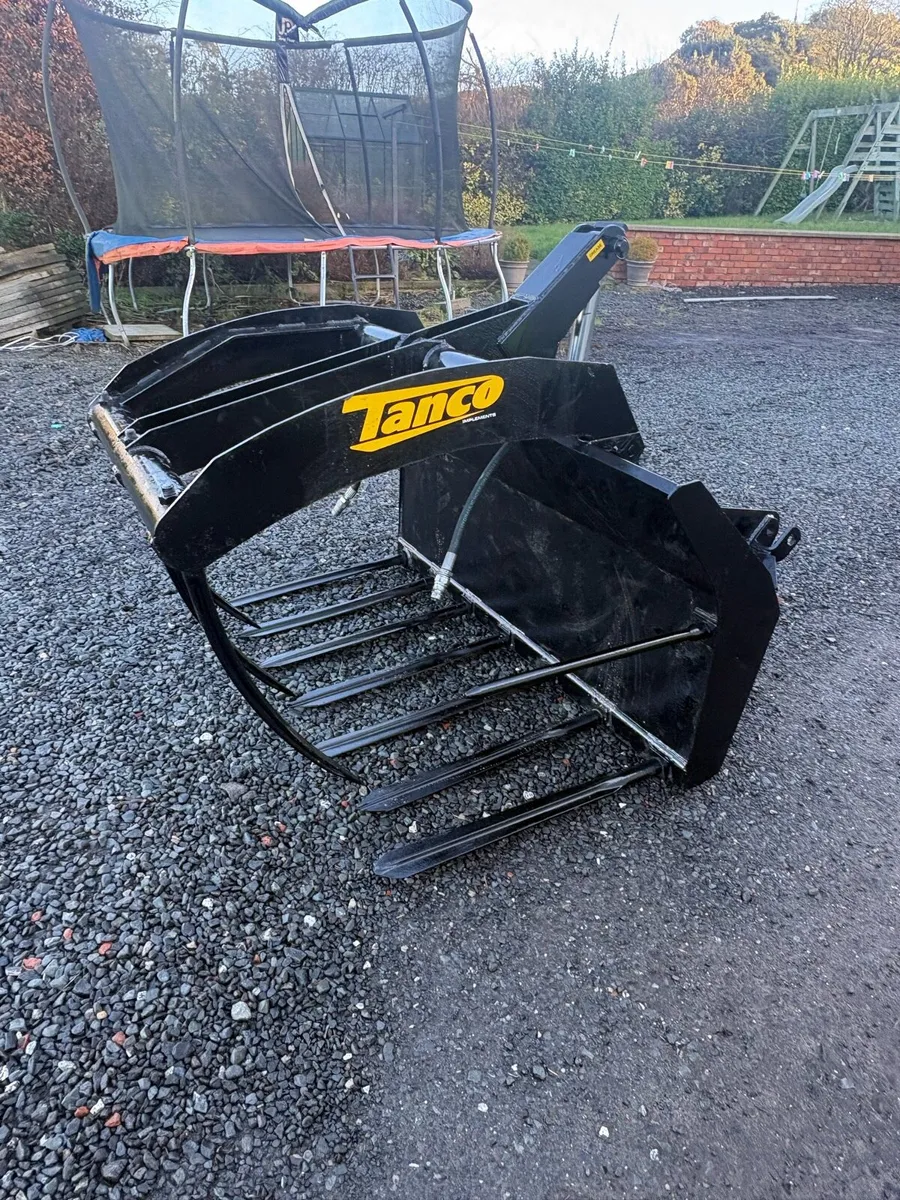 Tanco Dung / Multipurpose Grab - Image 1