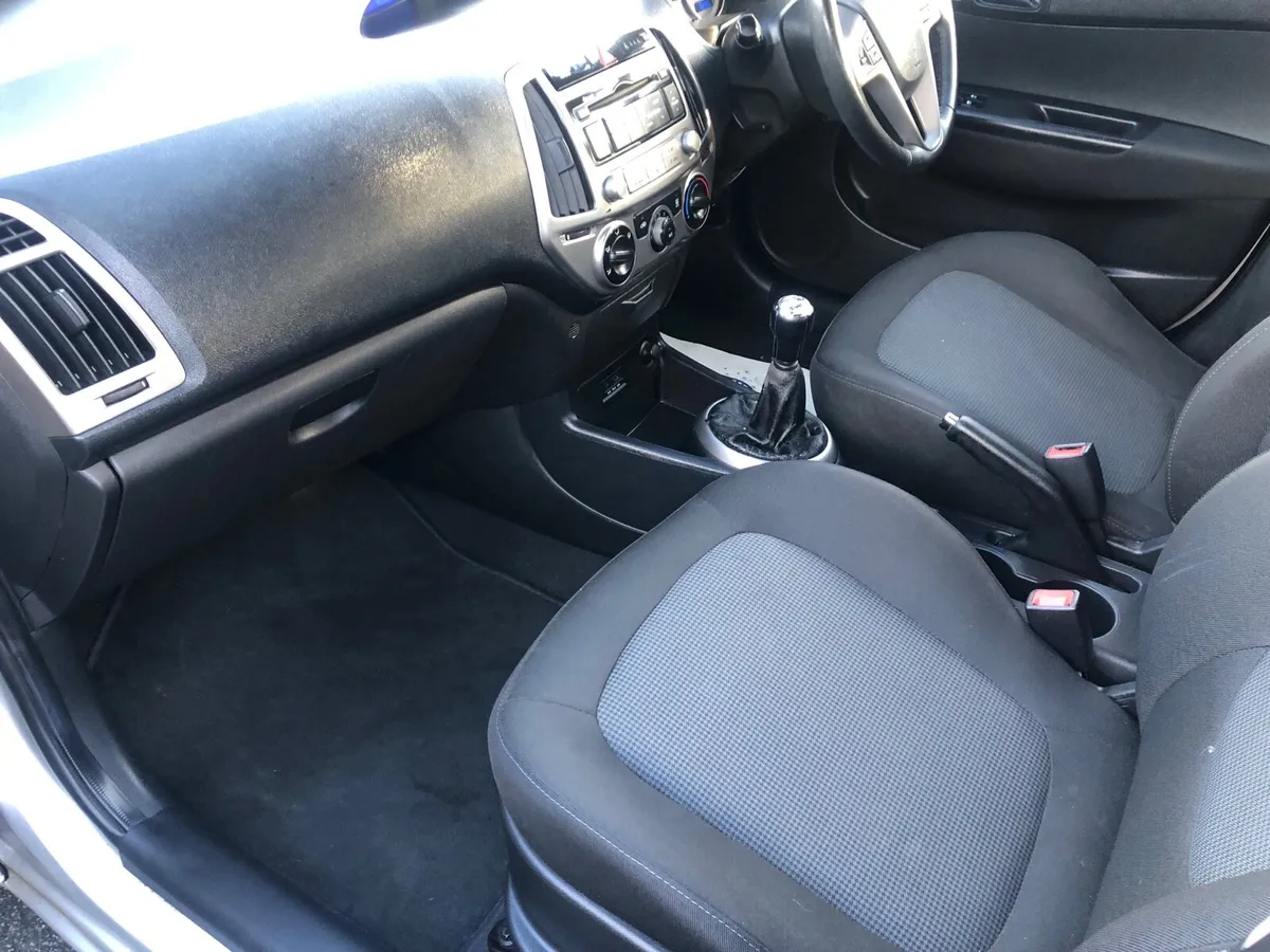 HYUNDAI i20’(88) KMS FULL SERVICE HISTORY - Image 4