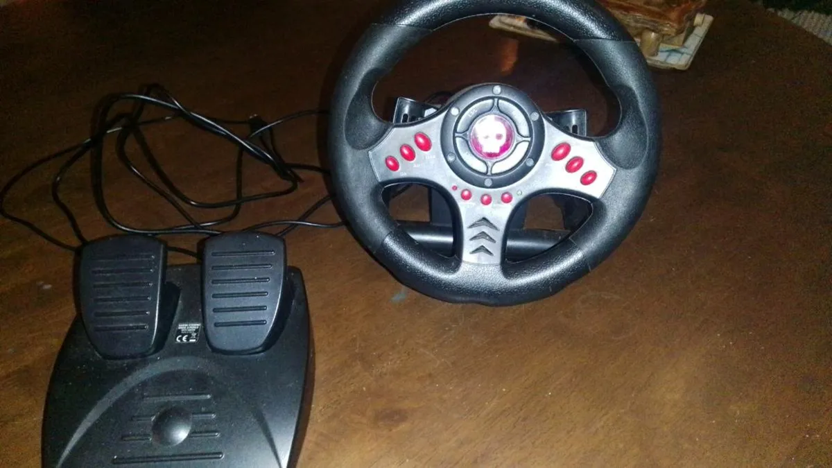 Racing wheel and pedals - Image 3