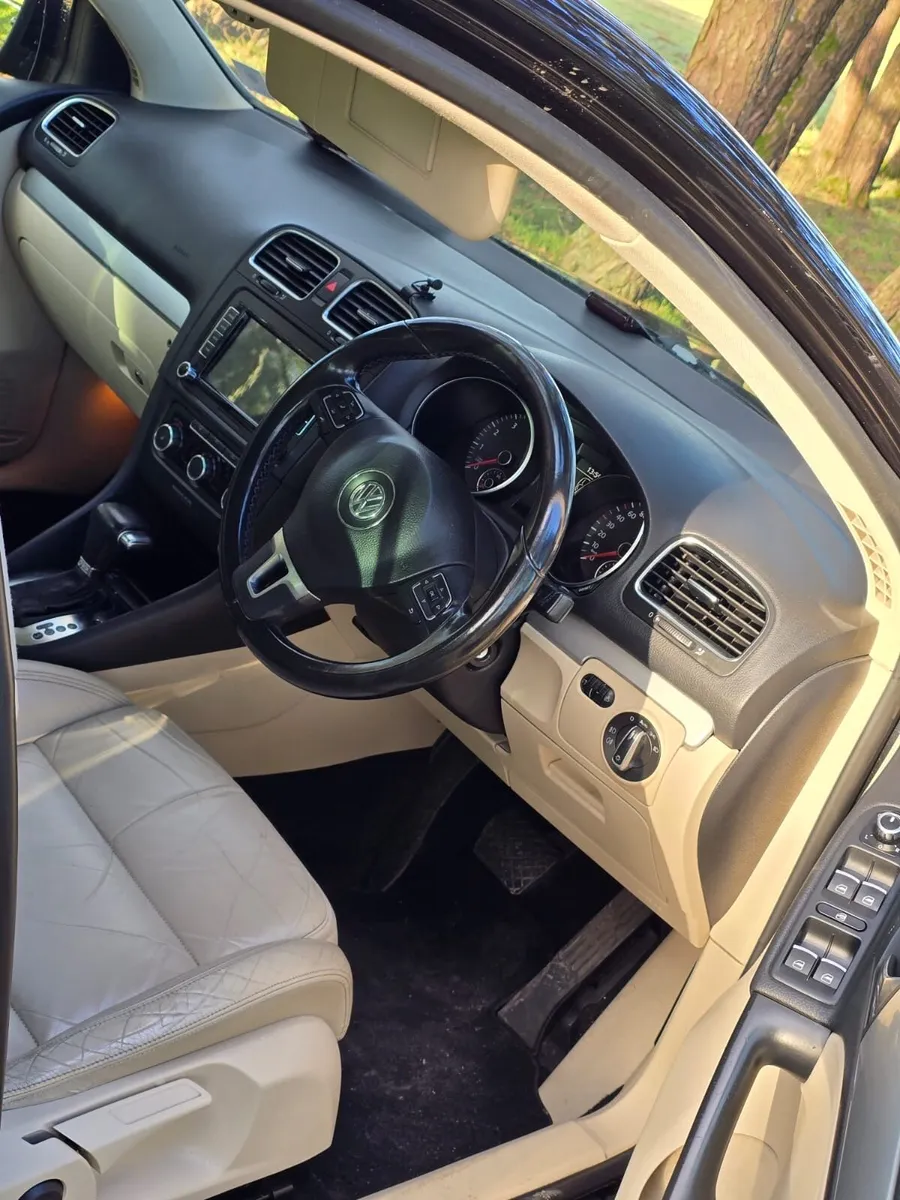 Automatic Wolksvagen Golf Full leather interior - Image 1