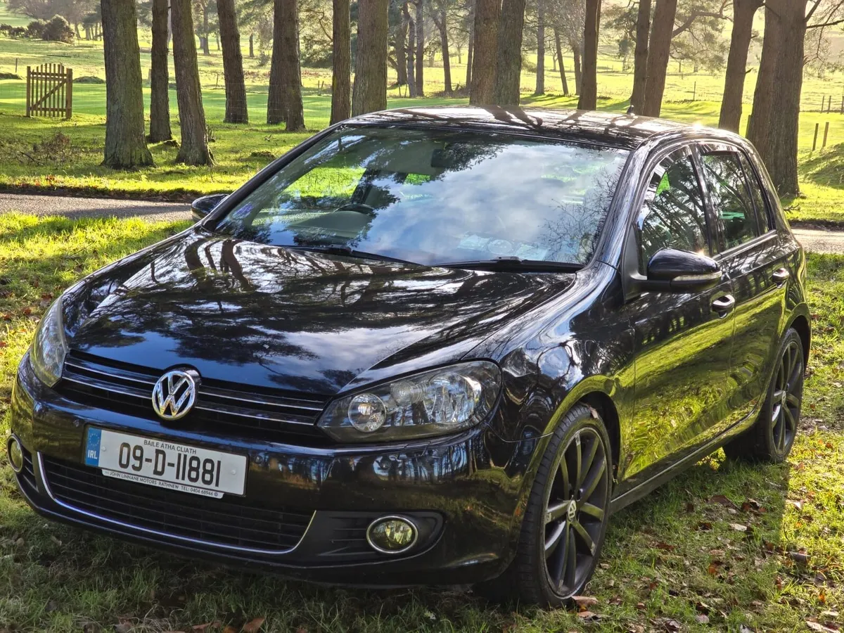 Automatic Wolksvagen Golf Full leather interior - Image 3