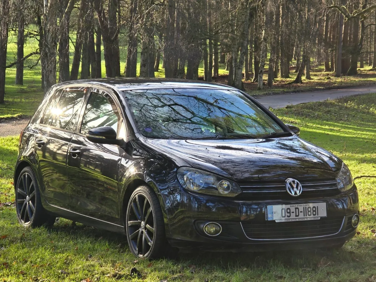 Automatic Wolksvagen Golf Full leather interior - Image 4