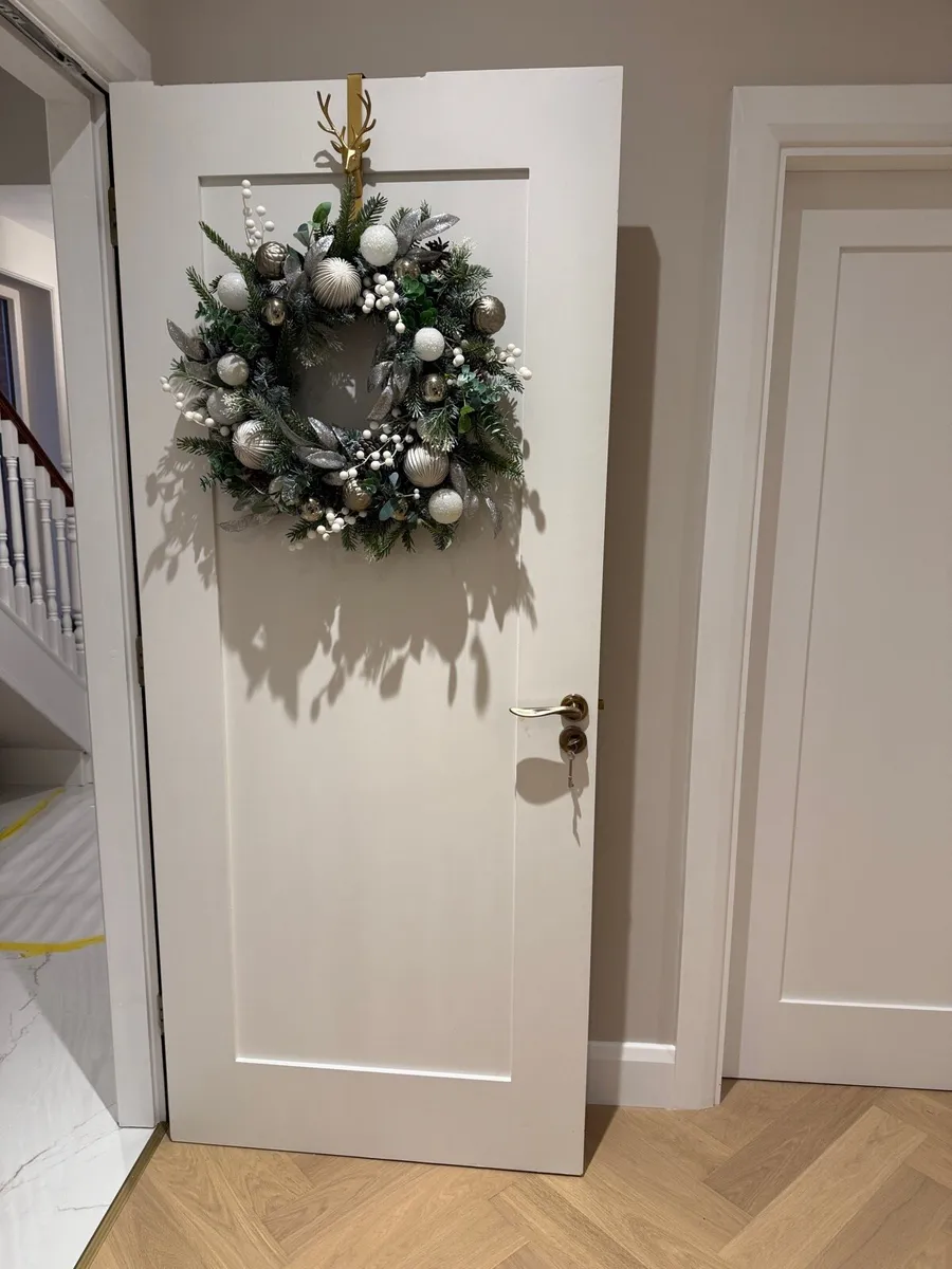 6 internal doors - free to take away - Image 2