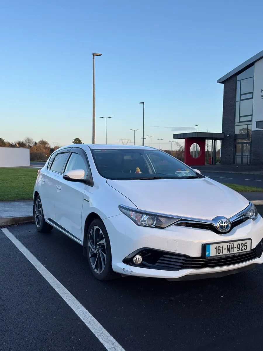 Toyota Auris Hybrid 2016 – 1.8 Petrol - Image 1