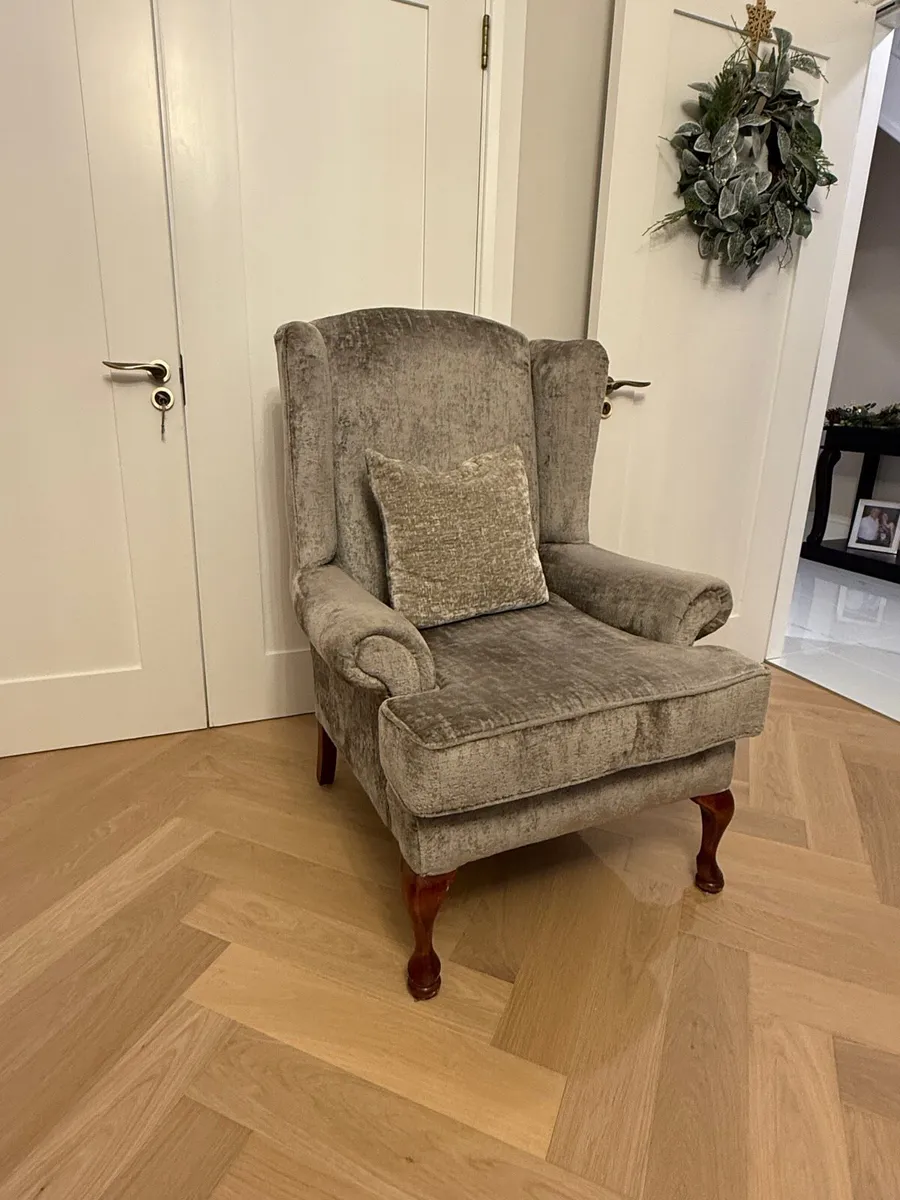 Queen Anne armchair - Image 1