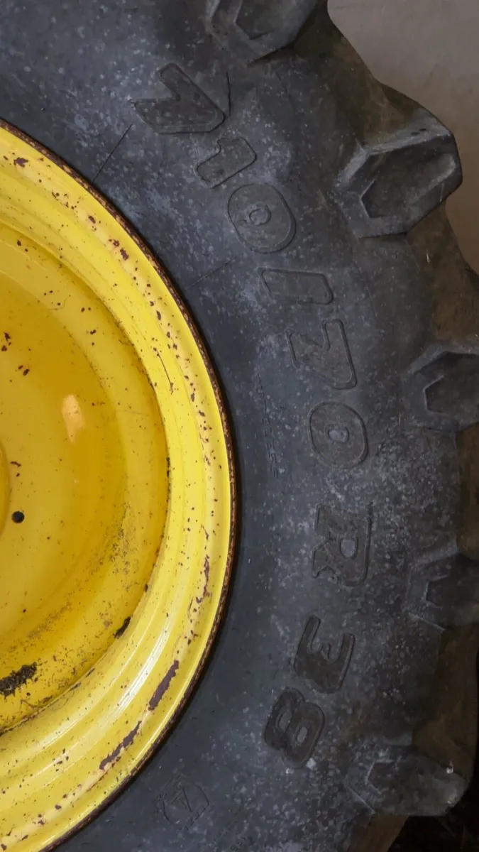 710 tyres on John Deere rims - Image 3