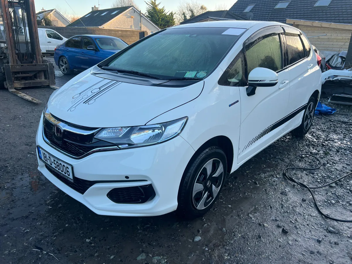181 Honda Fit Hybrid only 62 kms engine noisy - Image 3