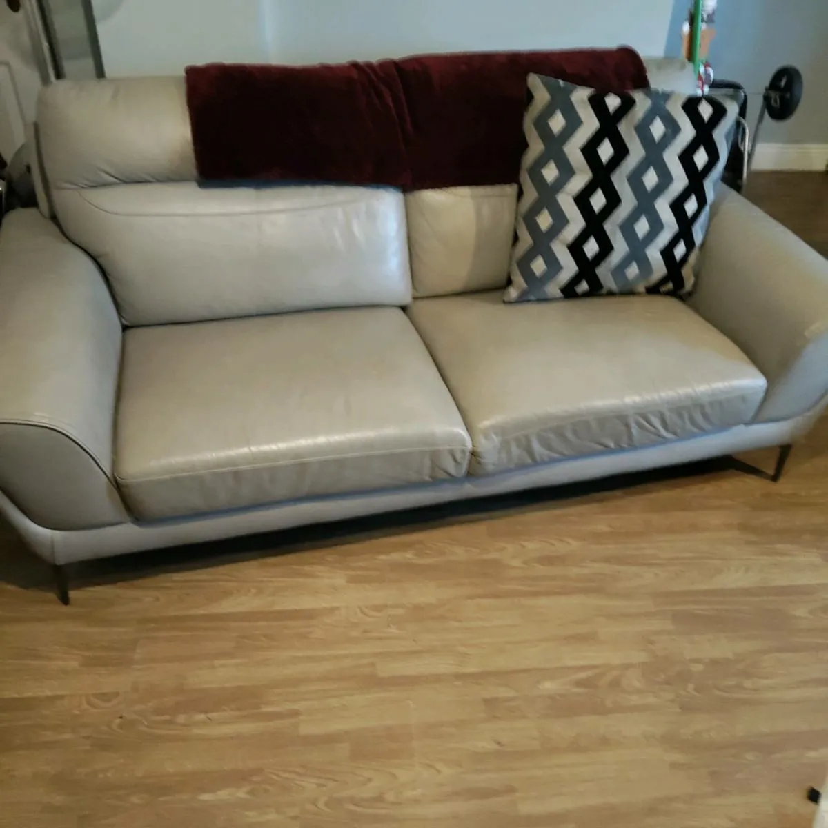 2 seater Couch - Image 4