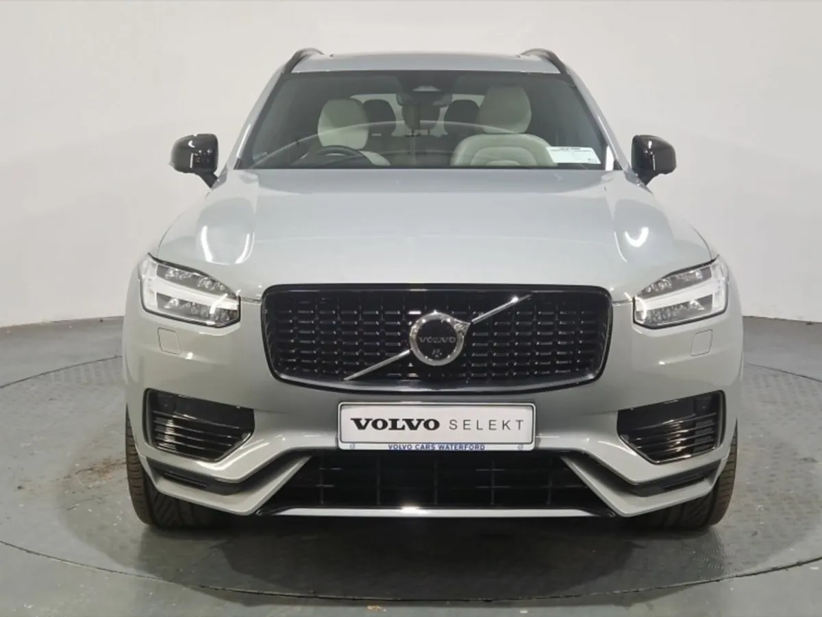 Volvo XC90 PHEV Plus Dark - Image 3