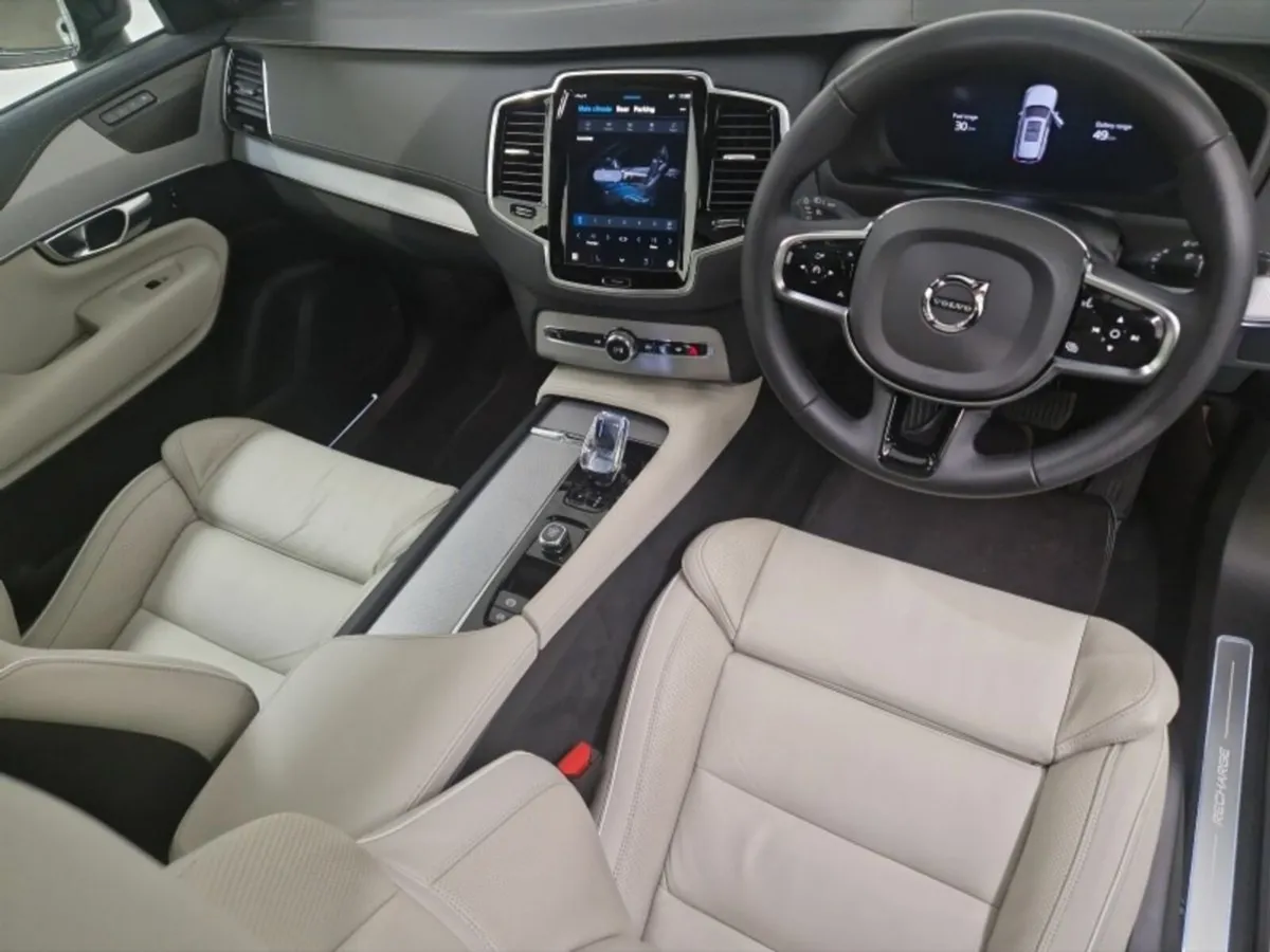 Volvo XC90 PHEV Plus Dark - Image 4