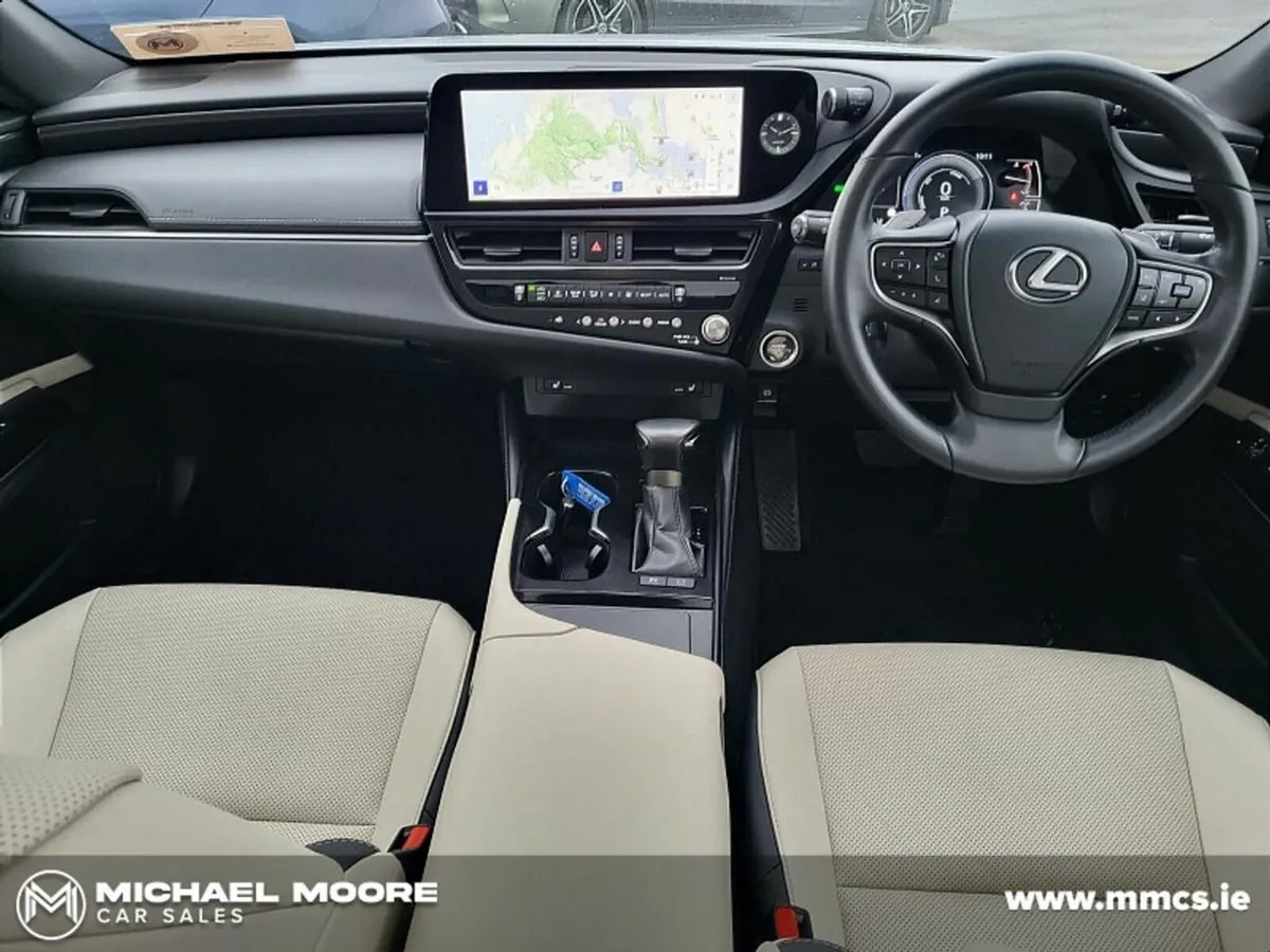 Lexus ES ES300H DYNAMIC HYBRID AUTO *(SUNROOF)* - Image 2
