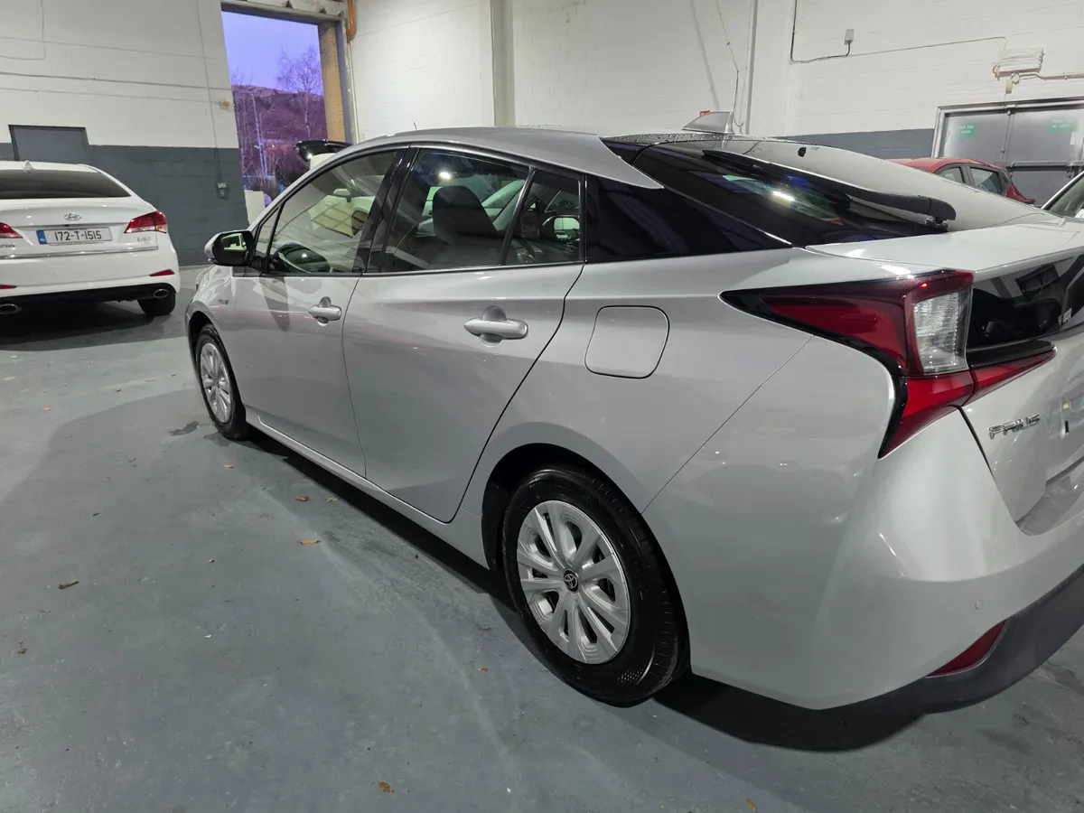 2019 Toyota Prius S Hybrid - Image 4