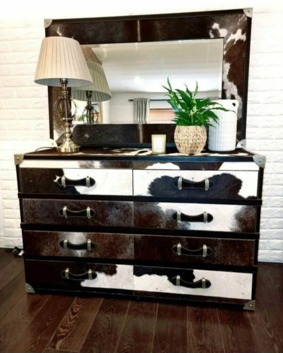 Chest of drawers and Mirror