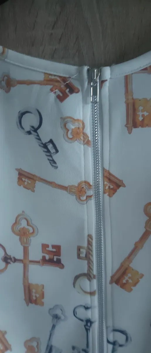 Key print dress size 12 and 14 back zip - Image 3