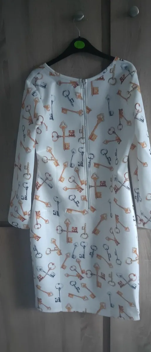 Key print dress size 12 and 14 back zip - Image 4