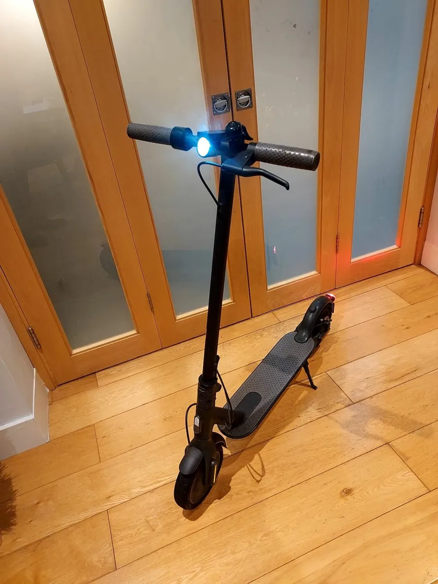 Xiaomi Mi Escooter 1s - Image 1