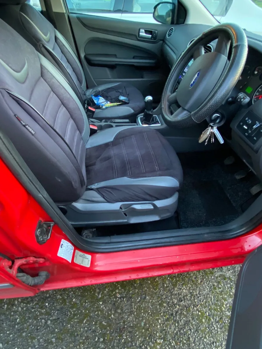 Ford Focus 2005 - Image 2
