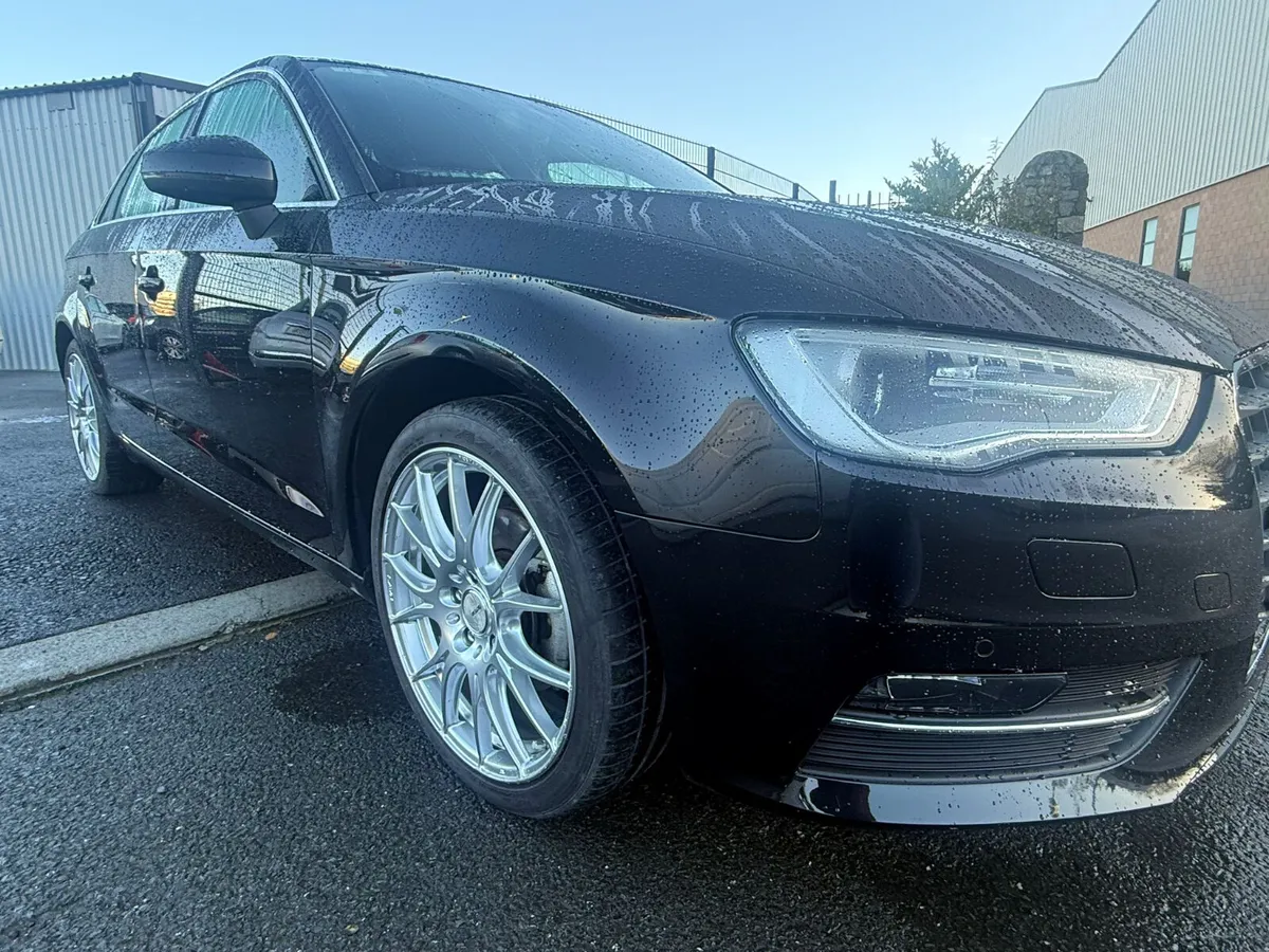 Audi A3 1.4 L black 2014 - Image 2
