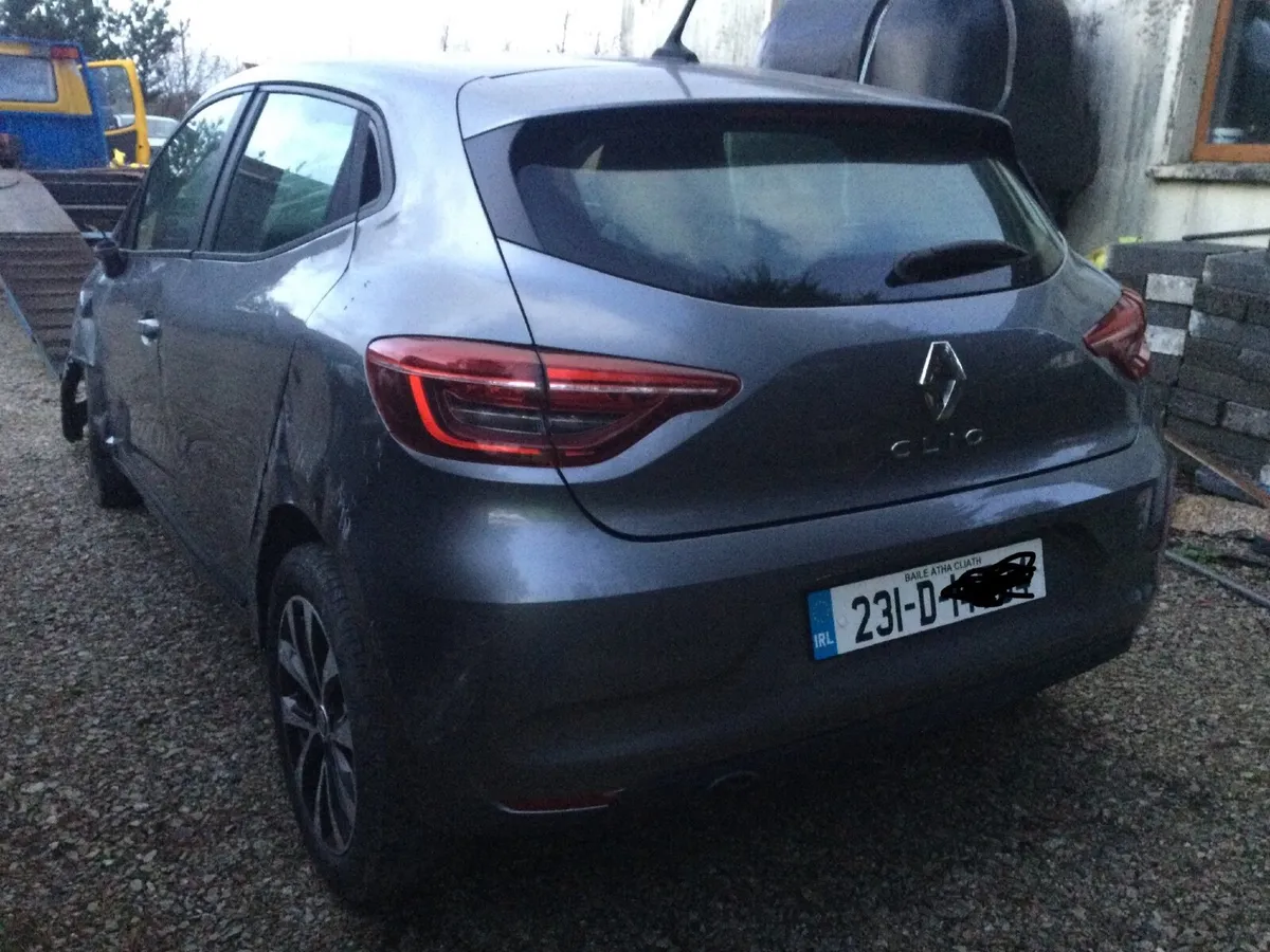 2023 Renault Clio automatic - Image 2