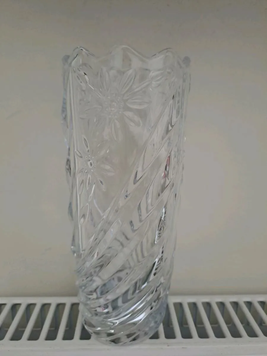Glass flower vase - Image 1