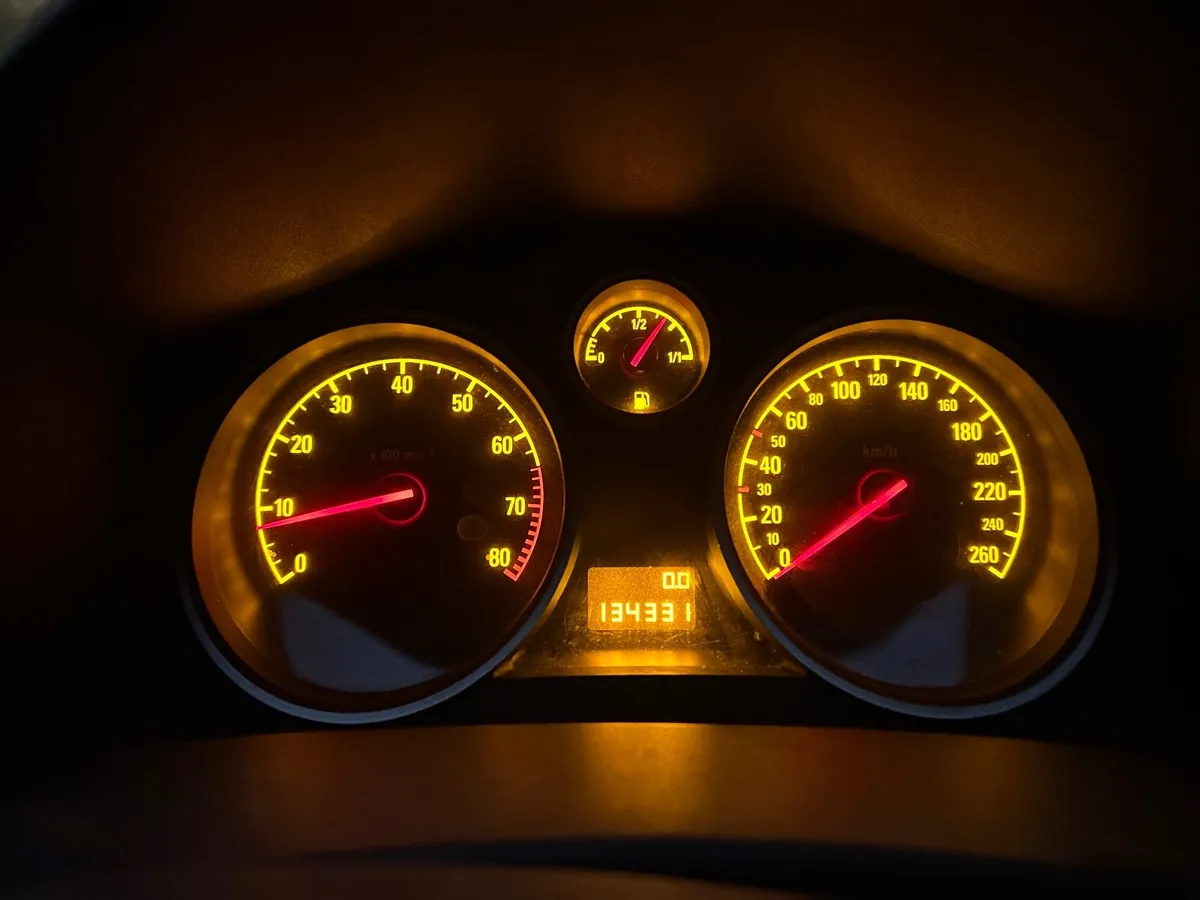 Opel Astra 2008 - Image 2